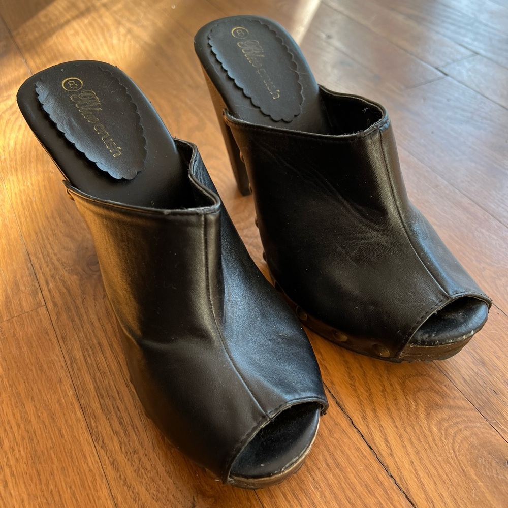 Clogs - Picture 2 of 9